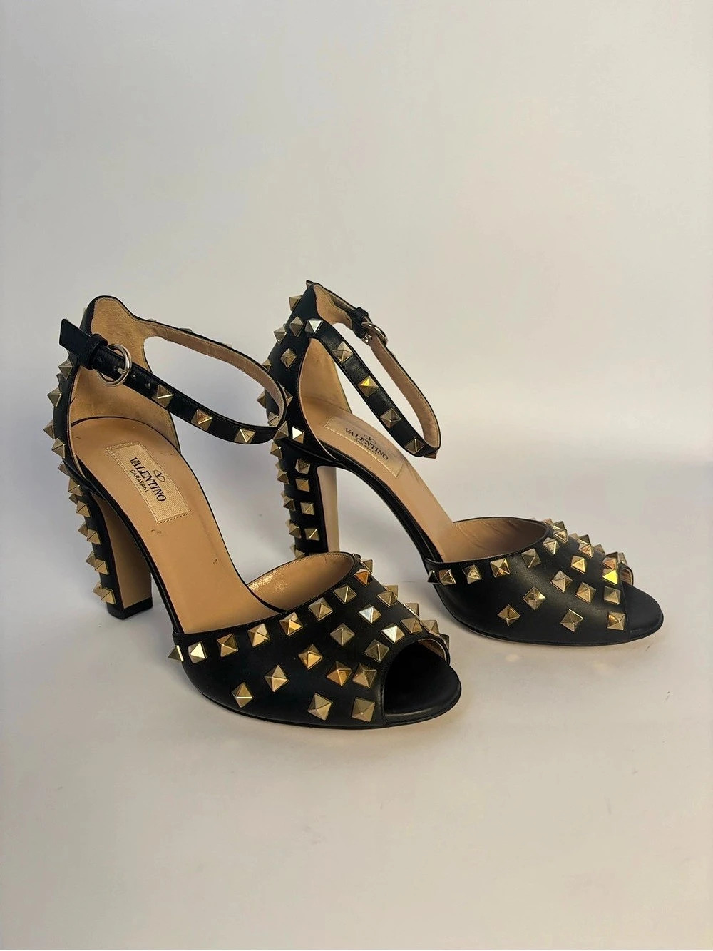 Valentino Rockstud Pumps in Black & Gold EU 38 1/2
